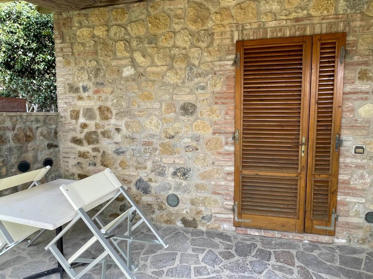Casa Vacanza Le Case Сан-Джиминьяно Экстерьер фото