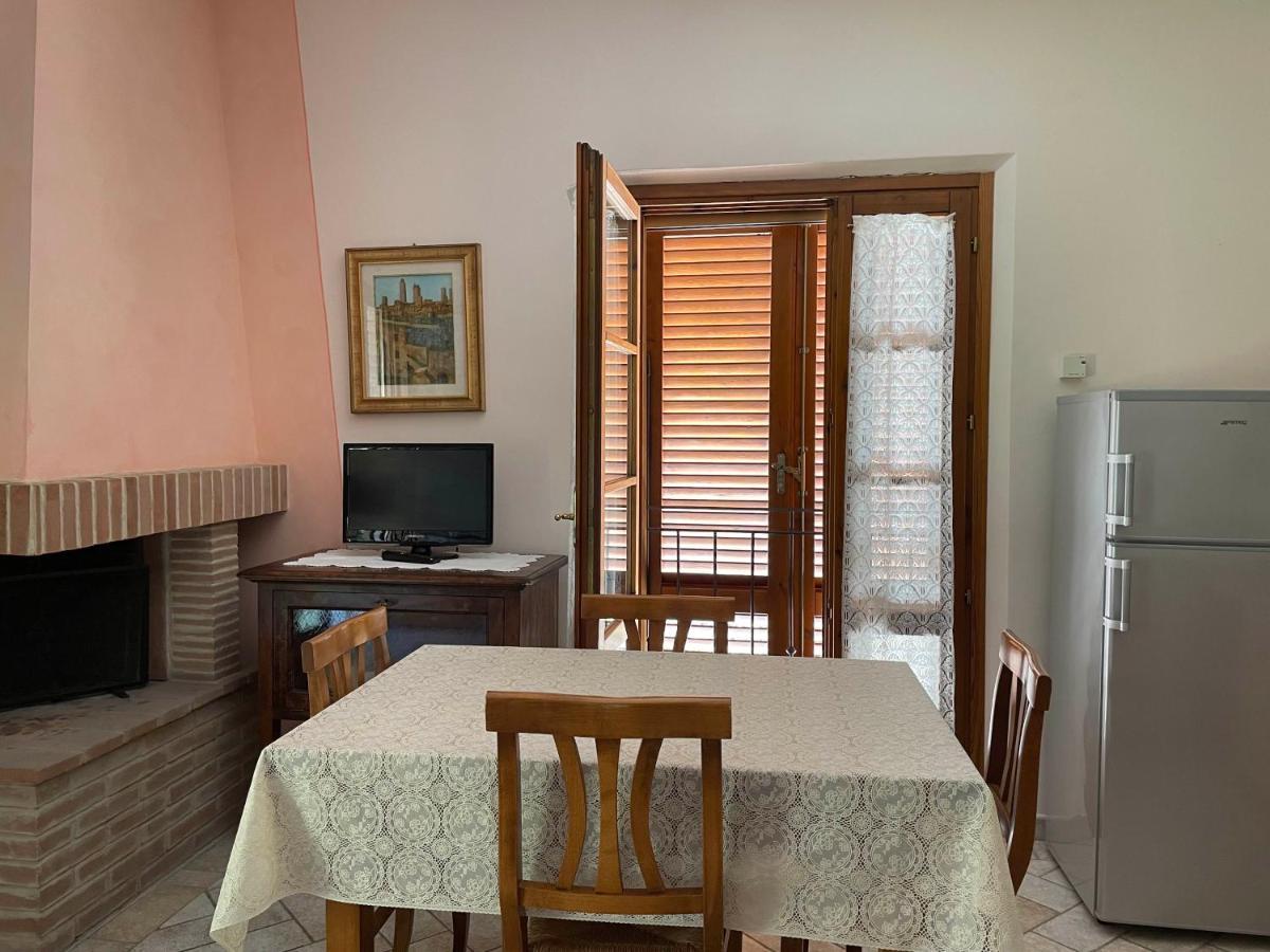 Casa Vacanza Le Case Сан-Джиминьяно Экстерьер фото